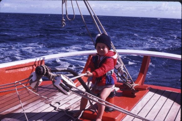 Nic steeering off Dampier copy